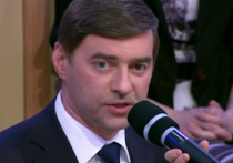 Просьбы нового президента Украины Владимира Зеленского ужесточить санкции по отношению к России не усиливают его позиции, уверен депутат Госдумы Сергей Железняк