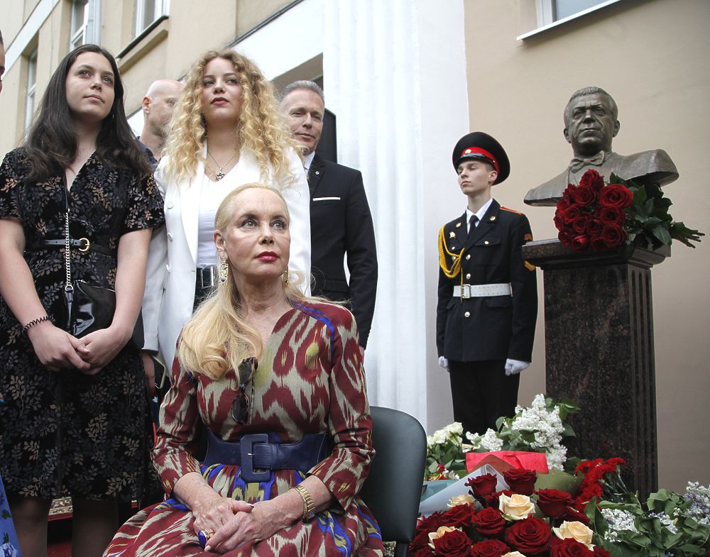 В Москве открыли памятник Иосифу Кобзону