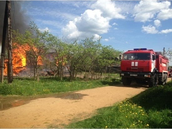 В Тверской области огонь уничтожил жилье многодетной семьи