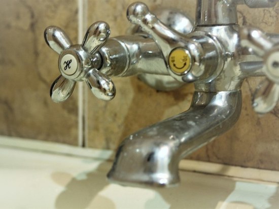 Горячую воду в домах жителей Карелии могут отключить позже из-за коммунальщиков