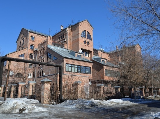 Цена на элитную четырехкомнатную квартиру в центре Барнаула может упасть до 47 250 рублей