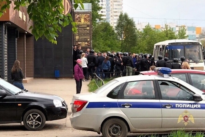 Фанаты "Локомотива" задержаны полицией перед финалом Кубка России