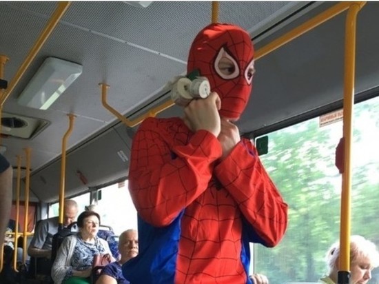 В калининградском автобусе завёлся человек-паук