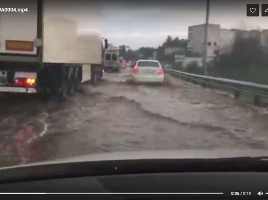 В Туле Рязанка утопала в луже после ливневого дождя