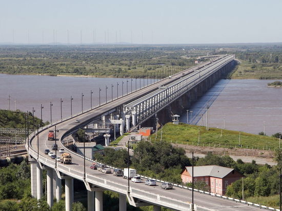 В Хабаровске "террористы" захватили мост через Амур