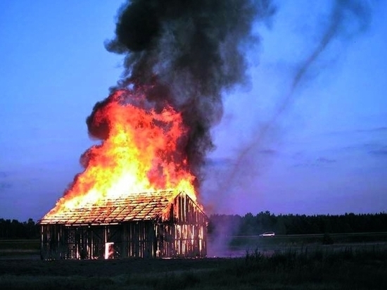 В Калининградской области сгорели три сарая