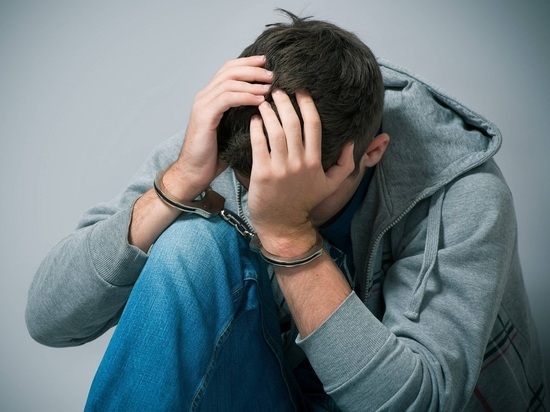 Два пьяных несовершеннолетних подростка ограбили посетителя бара в Северодвинске