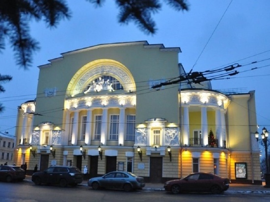 Владимир Путин поддержал предложение губернатора Дмитрия Миронова присвоить Волковскому театру особый статус
