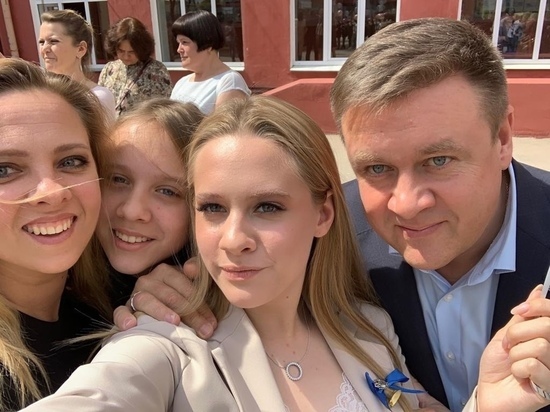 Губернатор Рязанской области пришел на Последний звонок к дочери