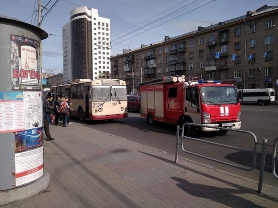 В Челябинске загорелся троллейбус