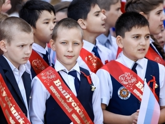 В волгоградской школе-тысячнике впервые зазвучал последний звонок