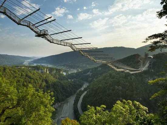 CNN включил подвесной мост сочинского скайпарка в список самых впечатляющих в мире