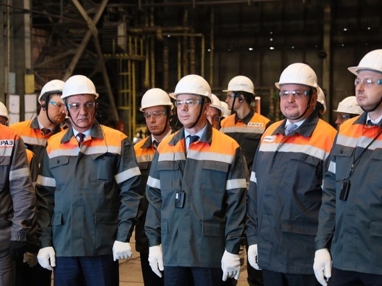 Министр финансов РФ и глава Кузбасса посетили металлургическое производство