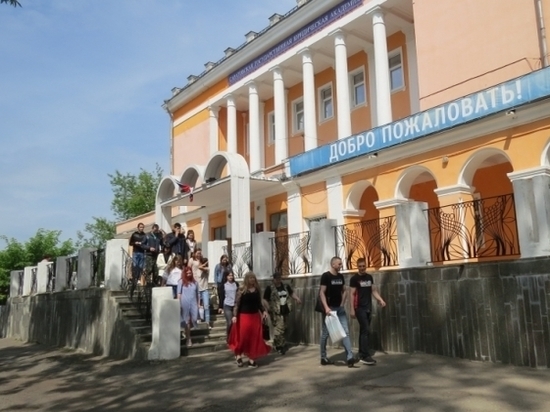 В Смоленске эвакуировали юридическую Академию