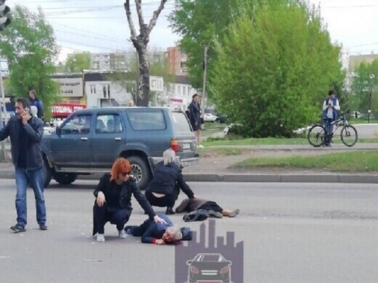 В Красноярске две пенсионерки, не дошедшие до пешеходного, попали под колеса
