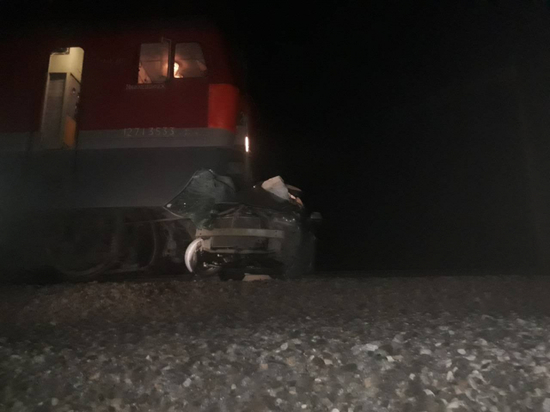 МВД по Бурятии опубликовало фото с ДТП на железнодорожном переезде