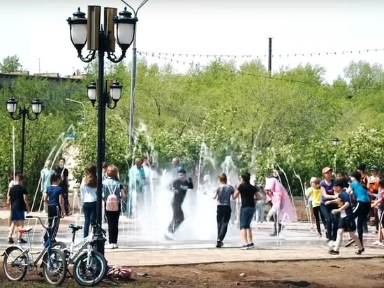 Дети устраивают «дискотеки» в центре фонтана в Краснокаменске