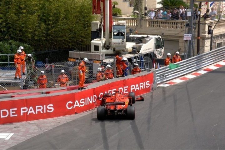 Пилот "Феррари" Феттель попал в аварию в практике Гран-при Монако