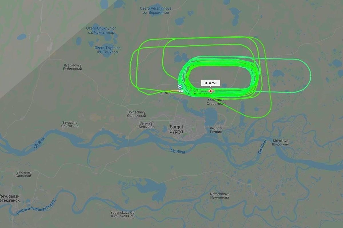 Вылетевший из Сургута Boeing 737 два часа кружит и вырабатывает топливо