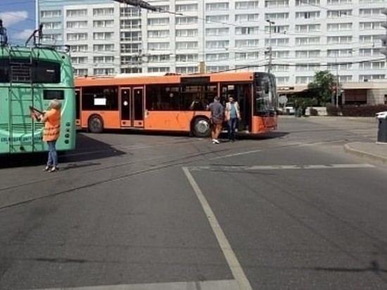 В Калининграде автобус с пассажирами протаранил «Тайоту»