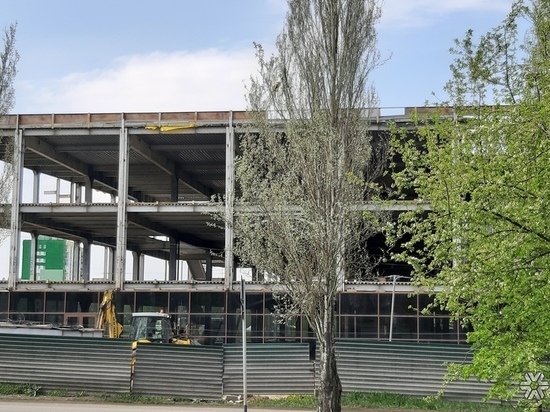 В Кемерове возобновили стройку на месте заброшенного ТЦ