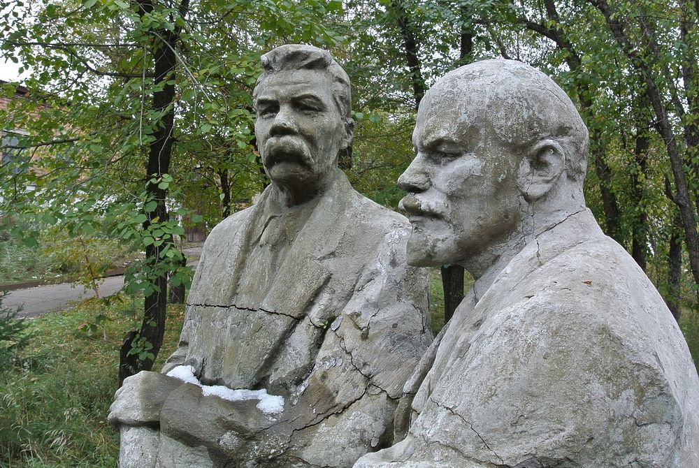 Абаканский памятник времен СССР переехал на другое место