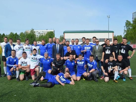 Журналисты Алтайского края сыграли в футбол и посвятили медали памяти ушедших коллег