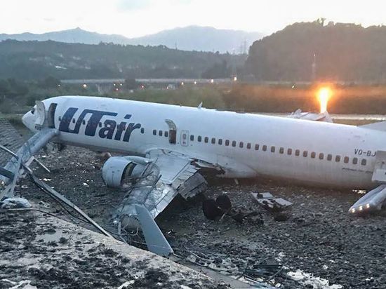 Пассажиры загоревшегося в Сочи Boeing подали в суд на Utair
