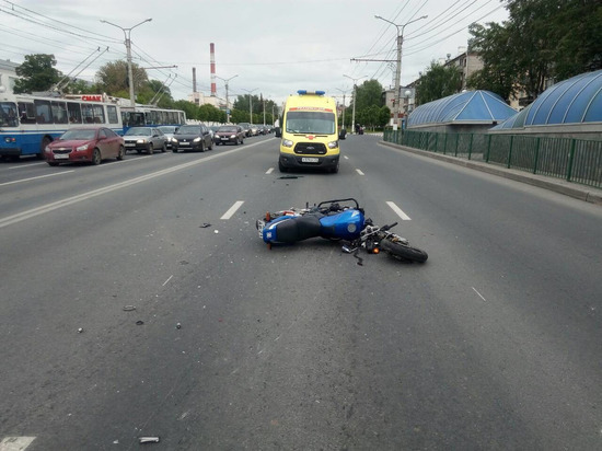 Мотоциклист тяжело пострадал при столкновении с Kia в Чебоксарах
