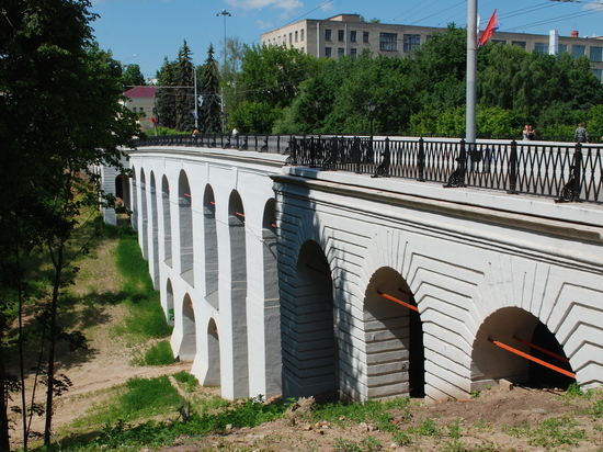 Реставраторам запретили приближаться к Каменному мосту в Калуге