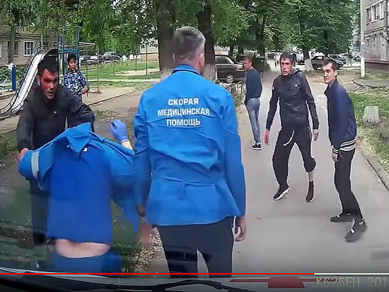 Видео: в Новочебоксарске группа парней напала на бригаду «скорой»