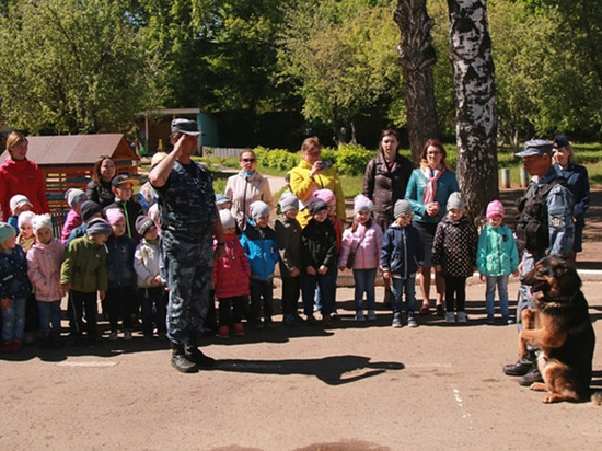 В чебоксарский детский сад пришли служебные собаки