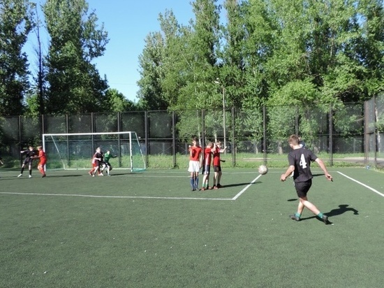 В Смоленске проходит традиционный турнир по футболу "Кожаный мяч"
