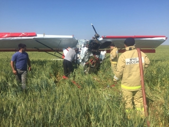 В Калмыкии практически рухнул легкомоторный самолет