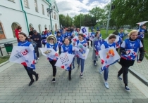 В Историческом сквере Екатеринбурга волонтеры запустили в небо 22 «цифровых» воздушных змея