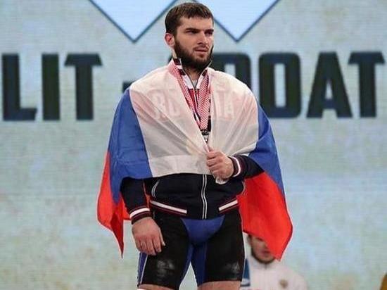 Чеченский штангист подрался с охранниками после кражи продуктов в супермаркете Чеченский штангист подрался с охранниками после кражи продуктов в супермаркете