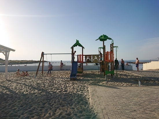 В Севастополе к открытию сезона готовят пляж "Адмиральская лагуна"
