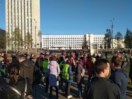 Больше двух не собираться: прокуратура запрещает гулять на центральной площади Архангельска