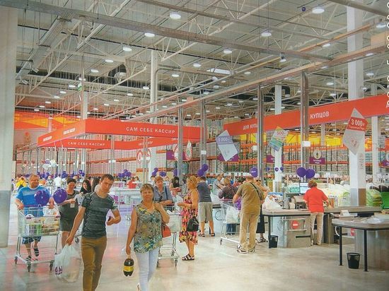 Гипермаркет «Ряды», появившийся на рынке Петербурга в 2017 году горожан заинтересовал необычным форматом