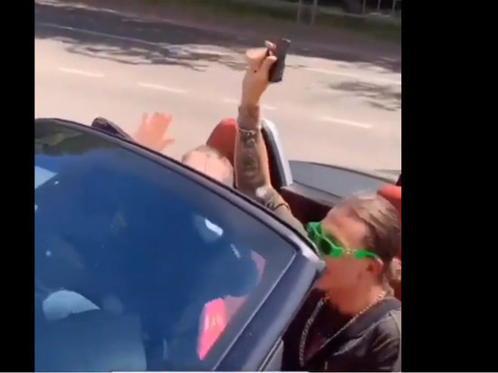 Пользователи соцсетей узнали участников видео со стрельбой из кабриолета в Краснодаре