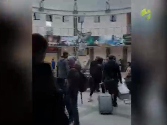 В аэропорту Салехарда объявлена эвакуация из-за пожарной тревоги