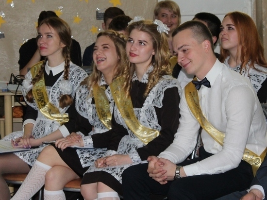 В Вышневолоцком районе выпускникам подарили неожиданные презенты