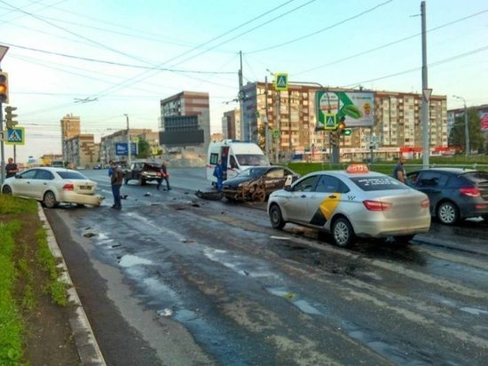 В Ижевске нетрезвый водитель врезался в 3 автомобиля