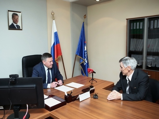 На личном приеме граждан губернатор Олег Кувшинников гарантировал выделение субсидий супружеским парам из 25 муниципалитетов