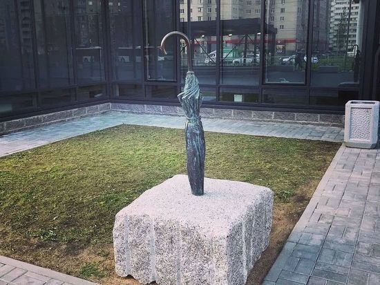 «Зонт Петра»: в городе появилась самая петербургская скульптура