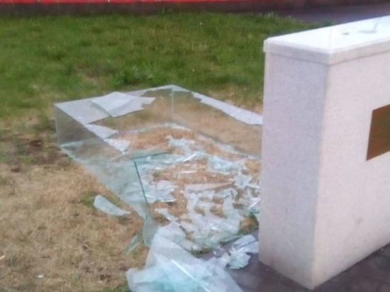 В Новокузнецке мощный ветер сломал арт-объект