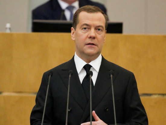 Медведев заявил, что Украина может реанимировать отношения с Россией