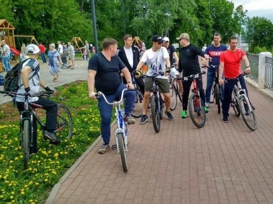 Чиновники начали проверять Киров на велосипедах