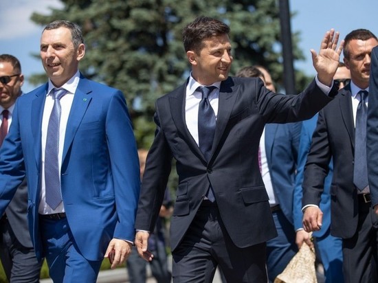 Новый президент Украины обошелся без олигархических бюджетов и без завешивания бордами всей страны