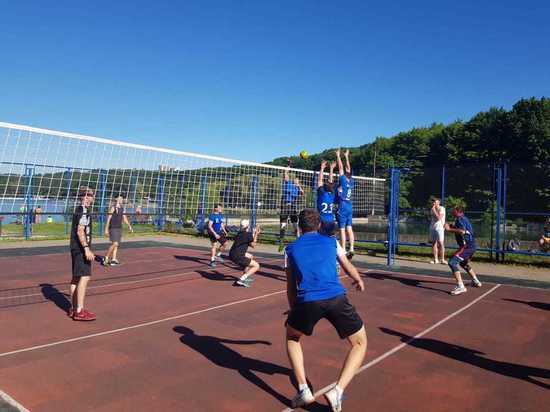 Более ста спортсменов любителей состязались в волейболе в Ставрополе